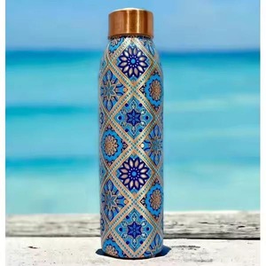Botella de Cobre Puro con Base Dorada y Diseño de Estampado Azul Multicolor para Beber, Compre Directamente del Proveedor a Precio de Mayoreo - Product Image 1