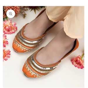 Wholesale Price Hand Embroidered Summer Women's Sequined Anti-Slip Floral Pattern Comfortable Flat Pumps Khussa Shoes For Ladies - Product Image 3