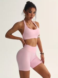Ensemble de sport 2 pièces pour femme : Haut court dos nu et short de course côtelé anti-transparence pour le sport - Product Image 4