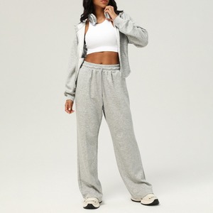 Ensemble de survêtement deux pièces personnalisé pour femme, style streetwear hiver, comprenant un crop top à capuche en polaire et un pantalon de jogging sport empilé - Product Image 5