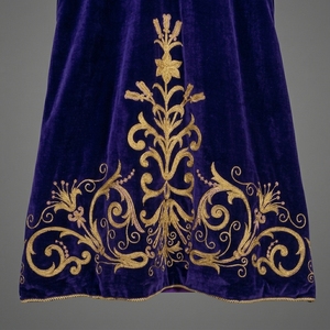Tunique de cérémonie de luxe en velours violet, broderie en fils d'or, robe royale, robe de mariée artisanale Zardozi, robe de couronnement - Product Image 5