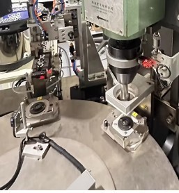 Machine d'assemblage entièrement automatique personnalisée, directement de l'usine, pour la réparation sur site des roulettes de chaise de bureau, garantie 1 an, Taïwan - Product Image 4