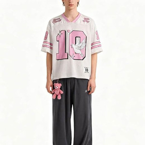 Camiseta deportiva rosa con cuello en V y estampado gráfico de inspiración religiosa para mujer, estilo casual y urbano, top de verano. - Product Image 3