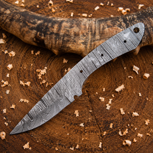 มีดทำมือ UA Supplies Full Tang Damascus Steel สำหรับล่าสัตว์และตั้งแคมป์ ใบมีดทรง Drop Point ความหนา 0.6 มม. รับผลิตแบบ OEM/ODM ปรับแต่งได้ - Product Image 1