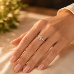 Anillo de Compromiso de Oro Rosa Vermeil de 14K para Mujer con Halo Oculto, Anillo de Boda de Moissanita, Anillo de Compromiso con Diamante Corte Asscher - Product Image 6