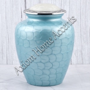 Urna de cremación de aluminio hecha a mano con diseño moderno Recuerdo conmemorativo perfecto por Axiom Home Accents - Product Image 1