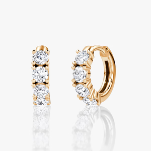 Boucles d'oreilles créoles Huggie en or jaune 14K 18K 22K avec diamants de laboratoire taillés, trois pierres, certifiées IGI, bijoux de luxe pour mariage et soirée - Product Image 3