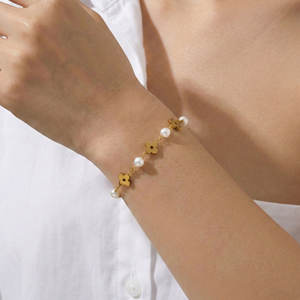 תכשיטי תליון תלתן מפלדת אל-חלד, זהב 18 קראט, פנינה מתוקת מים לנשים, סט שרשרת וצמיד תלתן ארבעה עלים למזל טוב - Product Image 5