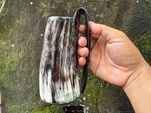 Tazas de cuerno elaboradas con métodos tradicionales que garantizan resistencia, durabilidad y autenticidad, valoradas por coleccionistas en todo el mundo hoy en día. - Product Image 5