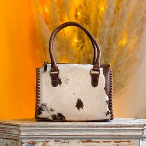 Bolsa de Viaje Ligera de Cuero Genuino Venus Leathers para Mujer, con Diseño Floral y Cierre de Cremallera - Product Image 1