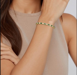 Pulsera de Oro Amarillo de 9K con Esmeraldas Cultivadas en Laboratorio y Diamantes Alternados, 6.53 CTW, 7 Pulgadas - Product Image 1