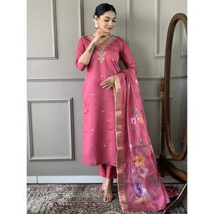 เสื้อกางเกงใส่ทำงานปักลาย viscosa Chanderi สีชมพู - Product Image 1