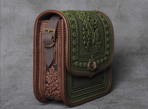 Sac à bandoulière léger en cuir véritable brodé, style vintage et tendance, avec rabat et sangle unique, collection Automne/Hiver 2026 - Product Image 2