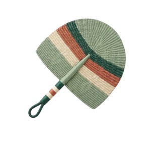 Éventail artisanal en jonc de mer tressé, vert sauge, vert foncé, rouille et beige, écologique, rafraîchissant, à motifs ethniques, décoration estivale - Product Image 2