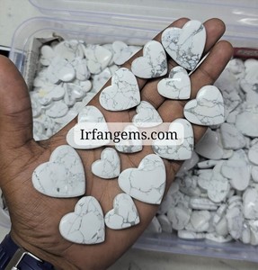 Nouveau lot en gros de cabochons en howlite en forme de cœur, vendus au poids, avec différentes formes et tailles, utilisés pour la fabrication de bijoux, pierre howlite - Product Image 1