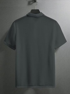 เสื้อถักเนื้อผ้าทอแบบเรียบสำหรับผู้ชาย แขนสั้น สวมใส่สบายในฤดูร้อน ระบายอากาศได้ดี มีสไตล์ รับผลิตตามแบบ ODM ออกแบบเองได้ น้ำหนักเบา เป็นมิตรกับสิ่งแวดล้อม - Product Image 2