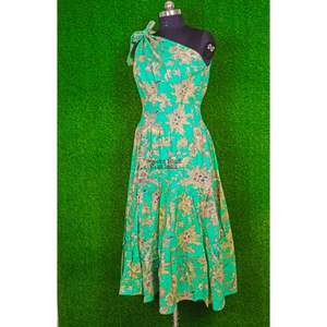 ชุดเดรสผ้าฝ้ายสีเขียวลายดอกไม้ธรรมชาติรักษ์โลกสำหรับผู้หญิง สไตล์ไหล่เดียว สวยสง่า เหมาะสำหรับวันสบายๆ ฤดูใบไม้ผลิ ฤดูร้อน และวันหยุดพักผ่อน - Product Image 5