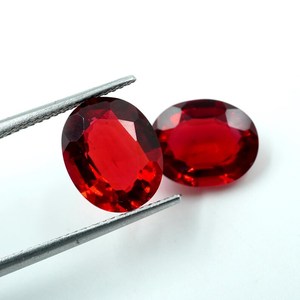 Par de Esmeraldas Rojas Cultivadas en Laboratorio: Facetadas Ovaladas, 11x9mm, 6.60cts, 2 Piezas - Product Image 3