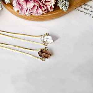 Bracelet ajustable en argent sterling 925 plaqué or 14 carats avec breloques en cristal de guérison, quartz blanc et quartz fumé - Product Image 2