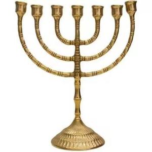 Candelabro de Siete Brazos de Latón Macizo Bold Blossom |   Grabado y Fundición Artesanal para Decoración del Hogar y Bodas - Product Image 3
