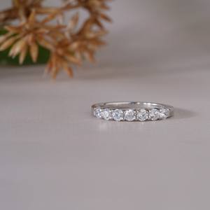 Anillo Clásico de Plata con Cristal de Corte Redondo para Mujer, Elegante y Minimalista, para Bodas, Aniversarios, Compromisos, Fiestas, Regalo de Joyería - Product Image 1