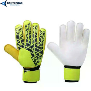 Gants de gardien de but unisexes de haute qualité en PU à adhérence avancée, respirants et confortables, avec protection des doigts et du pouce - Product Image 6