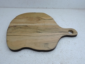Planche à découper rectangulaire en bois au design tendance avec poignée, finition naturelle, planche de cuisine monobloc - Product Image 3