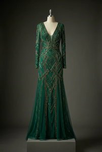 Vestido de Noche de Lujo Color Verde Esmeralda con Cuentas Hechas a Mano, Manga Larga, Cuello en V Profundo, Estilo Sirena, Vestido de Graduación, Venta al Por Mayor - Product Image 4