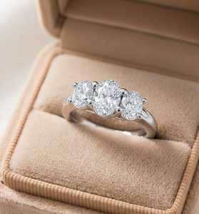 Anillo de Boda de Tres Piedras con Moissanita Ovalada de 1 Quilate y Plata 925 Original para Mujer, Regalo de Aniversario o Promesa para Parejas - Product Image 1