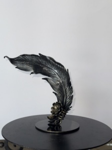 Escultura de Pluma de Hierro Forjado con Base de Flor de Bronce, Decoración para el Hogar, Arte, Artesanía, Adorno Fundido, Rosa Eterna, Aniversario - Product Image 3
