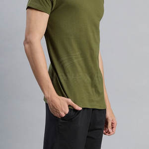 Ensemble t-shirt et short pour homme, choix privilégié, design élégant avec tissu extensible pour un usage quotidien - Product Image 3