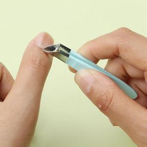 Mini Cortacutículas de Acero Inoxidable, Herramienta de Precisión para una Experiencia Profesional de Limpieza de Uñas y Eliminación de Cutículas - Product Image 2