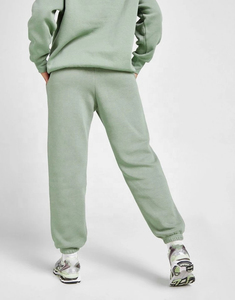 Nuevo Conjunto Deportivo de Dos Piezas para Mujer, Color Verde Oliva, Hombros Caídos, Sudadera con Bolsillo Canguro y Pantalones Deportivos, 100% Algodón - Product Image 4
