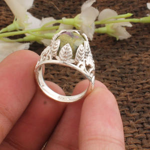 แหวนพลอยรูบี้โซไซต์ธรรมชาติ เงินแท้ 925 แหวนพลอยสีเขียวและสีแดง รูบี้โซไซต์ เครื่องประดับผู้หญิง ขายส่ง - Product Image 3