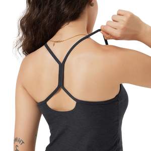 Ensemble de sport pour femmes en gros : débardeur court et short de yoga et fitness, vêtements de sport personnalisables avec logo, fabricant OEM - Product Image 3