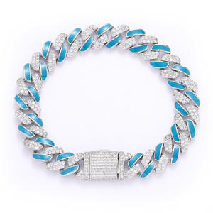 Cadena de Eslabones Cubanos de Lujo con Diamantes Moissanite VVS de Oro de 14k de Calidad Premium, Chapado en Oro de 14K Disponible para Exportación - Product Image 3