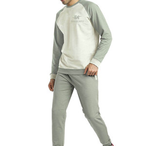 Survêtement pour homme très demandé, idéal pour les voyages, la marche et le style urbain, avec un tissu confortable et un look élégant. - Product Image 1
