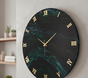Horloge murale artistique en marbre vert avec accents dorés, idéale pour une décoration intérieure haut de gamme et pour offrir en cadeau, fabriquée à la main en Inde - Product Image 2