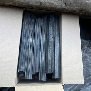 Charbon de bois de sciure de bois dur 100% vietnamien - Briquettes fabriquées à la machine en gros - Charbon de barbecue de haute qualité, temps de combustion de 4 à 6 heures - Product Image 1