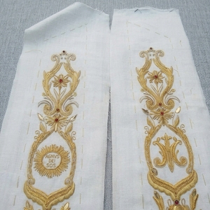 Paneles de estola sacerdotal bordados a mano |   Vestimenta Litúrgica de Oro |   Accesorio de Vestimenta para la Iglesia Católica - Product Image 3