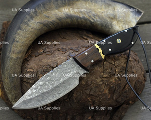 มีด UA Supplies ขนาด 8 นิ้ว ทำจากเหล็กดามัสกัส ตีขึ้นรูปด้วยมือ ใบมีดแบบ Fixed Blade สำหรับกิจกรรมกลางแจ้ง EDC ล่าสัตว์ บุชคราฟท์ ตั้งแคมป์ ด้ามไม้และเขาสัตว์ - Product Image 5