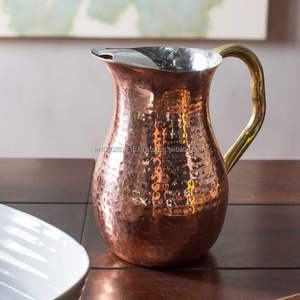 Grande cruche en cuivre ayurvédique fabriquée avec du cuivre pur et polie pour maintenir la fraîcheur de l'eau tandis que les thèmes de la cuisine traditionnelle - Product Image 1