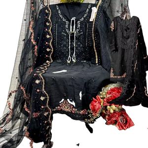 ชุดสلوارคามีซผ้าออร์แกนซ่าปักลายหนัก พร้อมผ้าคลุมไหล่ตาข่ายปักลายแบบคัทลี  กระโปรงซานตูนแต่งระบายลูกไม้  ชุดประจำชาติสำหรับผู้หญิง - Product Image 1