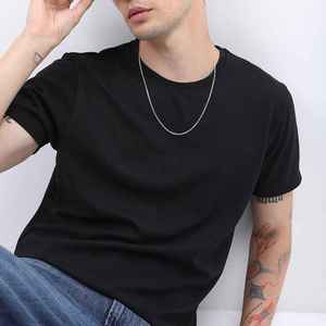 เสื้อยืดคอกลมแขนสั้นสีดำสำหรับผู้ชาย ทรงเข้ารูป สไตล์ลำลอง ผ้าถักเนื้อผ้าเจอร์ซีย์ ระบายอากาศได้ดี ผลิตจากผ้าฝ้าย 100% สีพื้น - Product Image 2