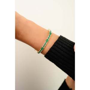 Bracelet tennis tendance 5,75 CTW en or 14 carats avec émeraudes vert forêt et diamants - Product Image 4