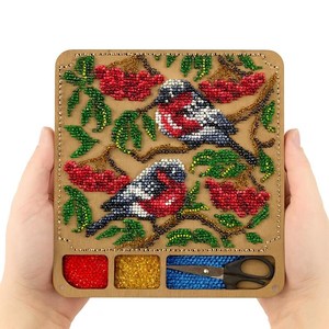Boîte organisatrice de bijoux en perles faite à la main et écologique - Product Image 1