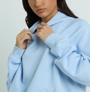 Conjunto de Sudadera de Cuello Redondo y Pantalones Relajados para Mujer, Fabricante de Ropa al por Mayor con Logotipo Personalizado OEM/ODM y Marca Privada - Product Image 5