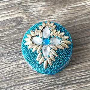 Boîte à bijoux décorative en métal avec paillettes, petite boîte à bijoux pour ranger les bagues et emballer les cadeaux, boîte à bijoux artisanale indienne - Product Image 4