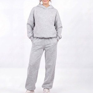 Ensemble de survêtement d'hiver pour femmes, personnalisé, marque privée, 100% coton, respirant, écologique, 2 pièces, sweat-shirt à capuche et pantalon de jogging - Product Image 1