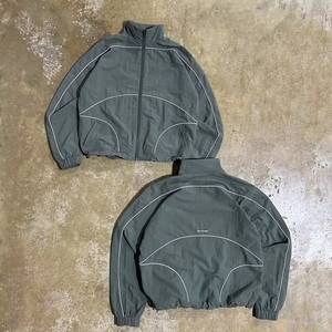 Chaqueta Cortavientos Deportiva Personalizada OEM para Hombre, con Cuello Alto, Transpirable, Ligera, de Nailon, con Cierre de Cordón, Diseño 2 en 1 - Product Image 6